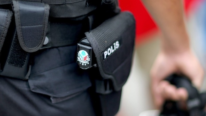 Πανικός σε αστυνομικό τμήμα της Αθήνας – Γυναίκα αστυνομικός πυροβόλησε κατά λάθος δύο φορές