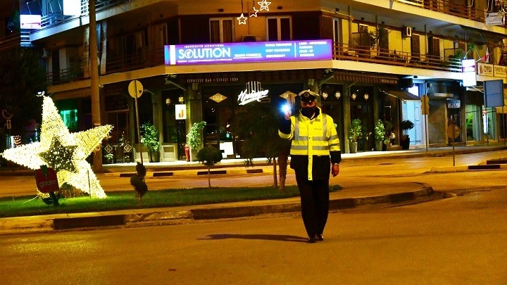 11 συλλήψεις και 1.001 παραβάσεις των μέτρων την Πρωτοχρονιά