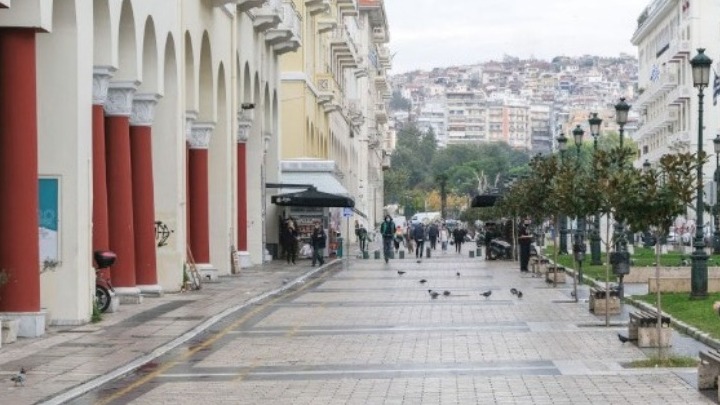Θεσσαλονίκη: Σε 24χρονο Πακιστανό πέρασε χειροπέδες η ΕΛ.ΑΣ για λαθραία τσιγάρα στην Αριστοτέλους