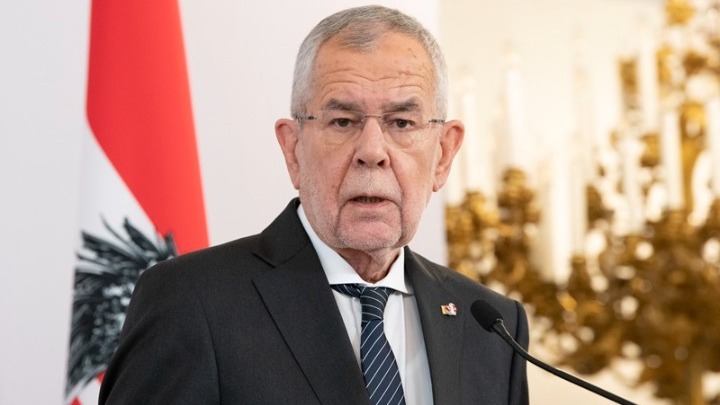 Αυστρία: Ο Πρόεδρος Αλεξάντερ φαν ντερ Μπέλεν καταδικάζει την απέλαση τριών κοριτσιών