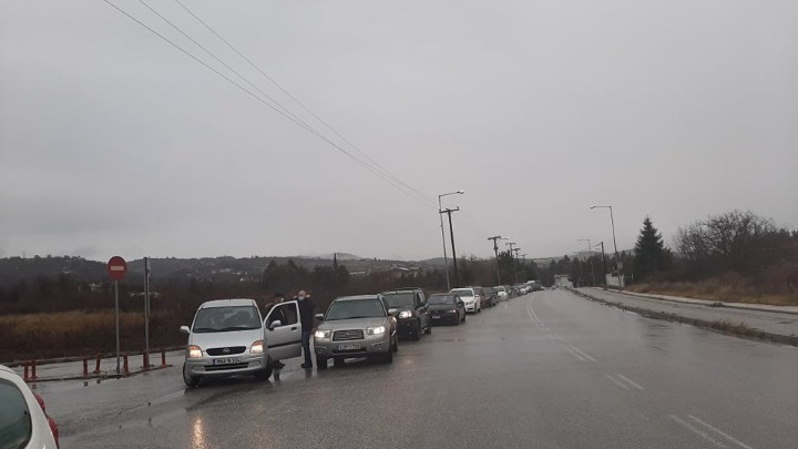 Αυτοκινητοπομπή από εμπόρους-επαγγελματίες για επιπτώσεις καραντίνας