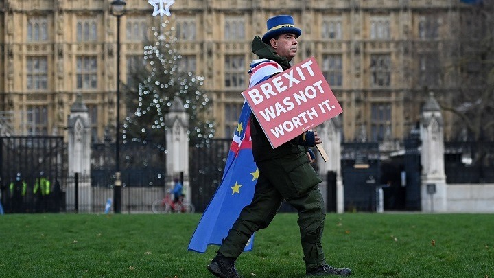 Brexit: Μεταξύ θριάμβου και ανησυχίας: ο βρετανικός Τύπος σχολιάζει τη νέα εποχή για τη χώρα