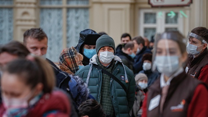 Covid-19: Η Ρωσία ανακοίνωσε 21.887 νέα κρούσματα και 612 θανάτους