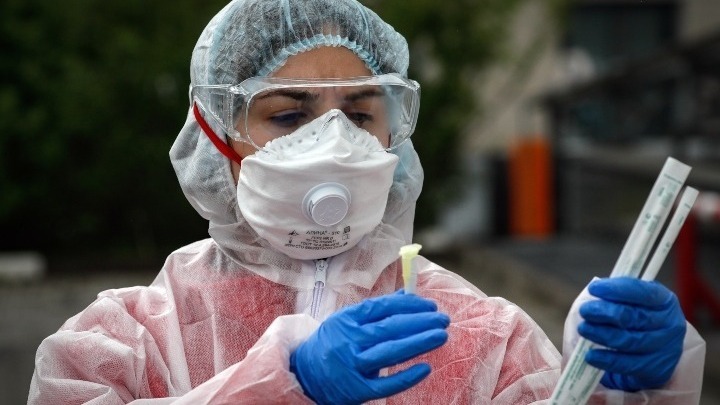 Covid-19: Η βρετανική μετάλλαξη εξαπλώνεται οκτώ φορές πιο γρήγορα, σύμφωνα με το ΕΒΙ