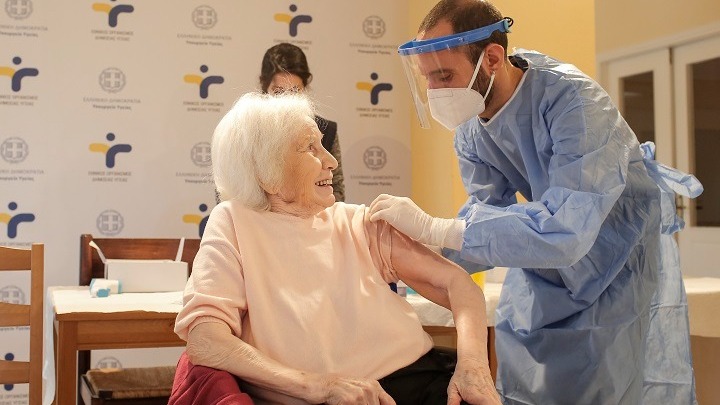Δ. Μιχαηλίδου: Έως το τέλος της εβδομάδας θα έχουν εμβολιαστεί περίπου 4.500 άτομα σε 75 δομές ηλικιωμένων