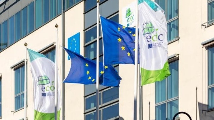 ECDC: Στο «πράσινο» η Ήπειρος, η Κρήτη και πολλά νησιά, με βάση τον αναθεωρημένο χάρτη