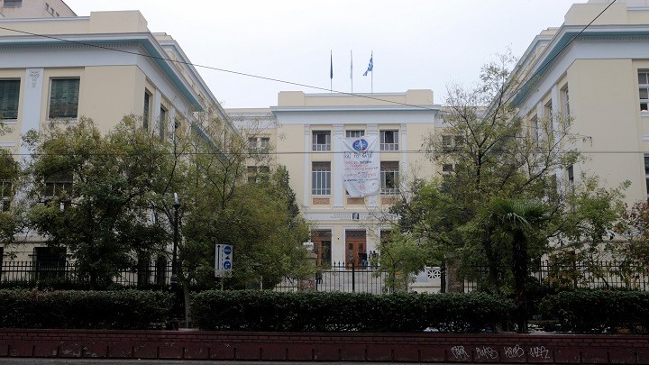 ΑΣΟΕΕ: Αντιεξουσιαστές γκρέμιζαν τοίχο για να αυτονομηθούν – Έξι συλλήψεις