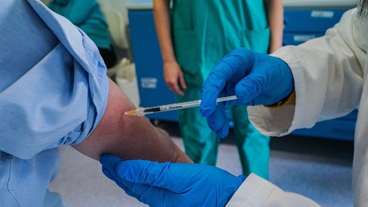 Επιπλέον 144 εμβολιαστικά κέντρα μπαίνουν από σήμερα στη «μάχη» του εμβολιασμού