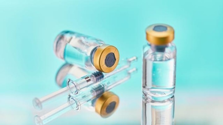 Η ΕΕ συζητά να αγοράσει, επιπλέον, 100 εκατ. δόσεις του εμβολίου των Pfizer/BioNTech