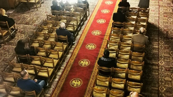 Κορονοϊός: Πάσχα με μάσκες στις εκκλησίες – Σημαντική ύφεση της πανδημίας