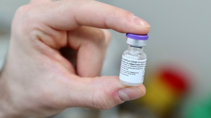 Η Μαδρίτη σταματά τους εμβολιασμούς για δύο εβδομάδες καθώς τα εμβόλια τελειώνουν