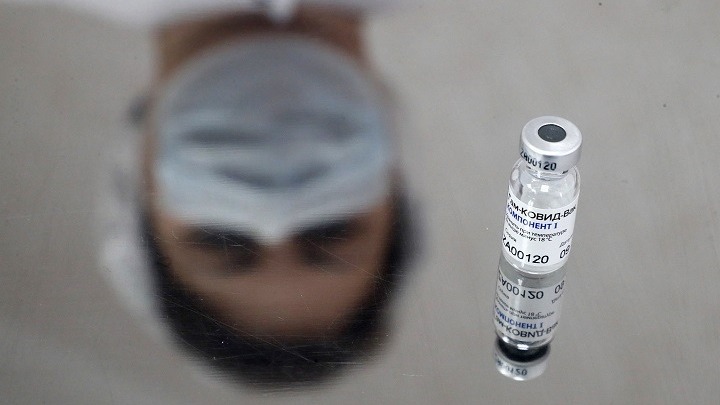 Η Ρωσία σχεδιάζει να παράγει το Sputnik-V σε μορφή που να διατηρείται σε κανονικές θερμοκρασίες ψυγείου