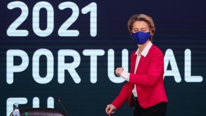 Η πρόεδρος της Κομισιόν καθησυχάζει: Κανονικά η παράδοση των δόσεων από τη Pfizer