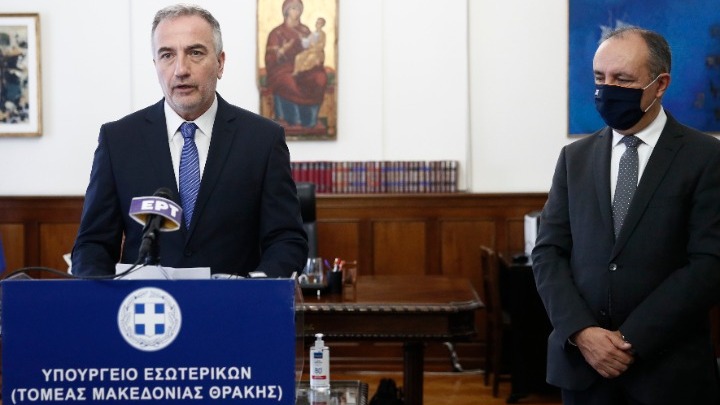 Η τελετή παράδοσης-παραλαβής στο ΥΜΑΘ ανάμεσα στον Θ.Καράογλου και τον Στ.Καλαφάτη