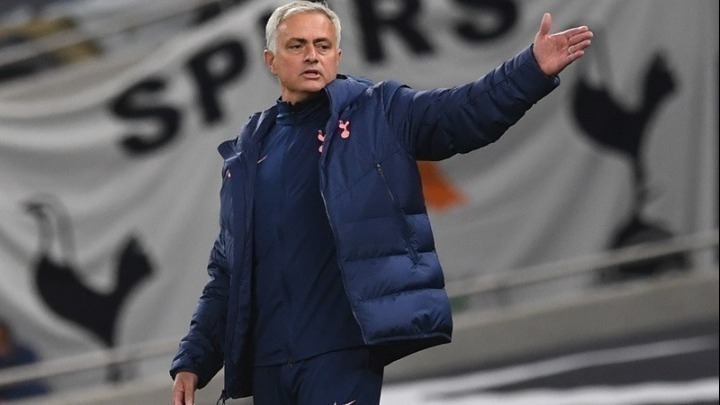 Μουρίνιο: «Να μην αναβάλει άλλα παιχνίδια η Premier League»