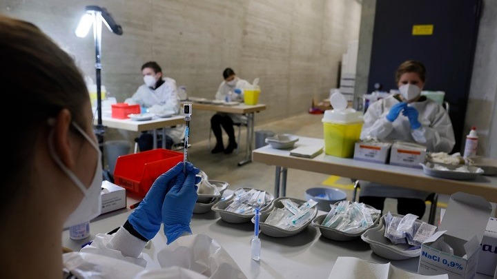 Νοσοκομειακοί γιατροί Γερμανίας: Δεν έχει ακόμα αποτραπεί ο κίνδυνος των μεταλλάξεων του κορονοϊού