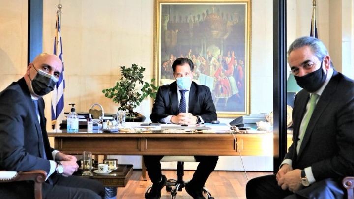 Ο Άδ. Γεωργιάδης συζήτησε με εκπροσώπους του ΕΒΕΑ και της ΓΣΕΒΕΕ την επαναλειτουργία των καταστημάτων