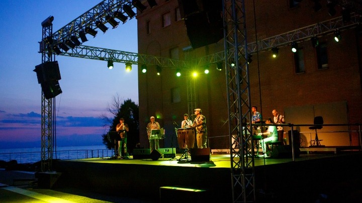 Οι Aroma Caribe διαδικτυακά από το Μέγαρο Μουσικής Θεσσαλονίκης