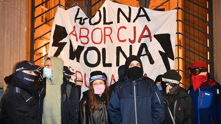 Πολωνία: Σε ισχύ από σήμερα η απόφαση του Συνταγματικού Δικαστηρίου για την απαγόρευση των αμβλώσεων