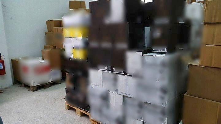 ΑΑΔΕ – Επιχείρηση «Καθαρά Ποτά»: Κατασχέθηκαν 54 τόνοι νοθευμένων ποτών μέσα σε 48 ώρες