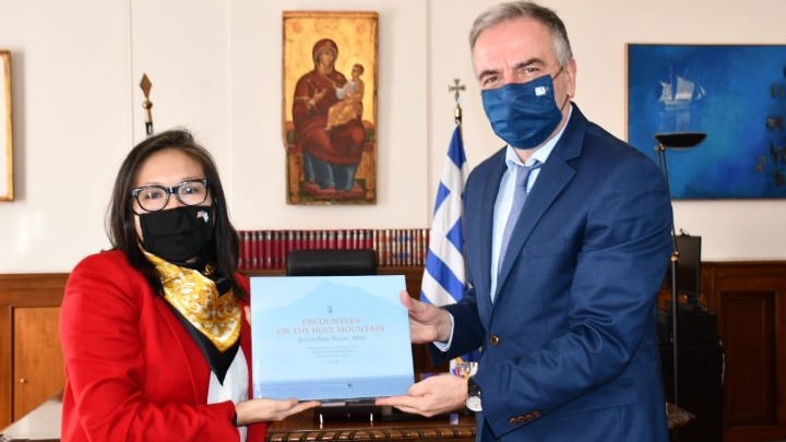 Συνάντηση του ΥΜΑΘ Στ.Καλαφάτη με την Πρόξενο των ΗΠΑ Elizabeth K. Lee