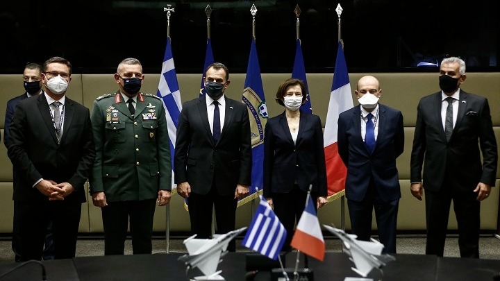 Τη συμφωνία προμήθειας των μαχητικών Rafale υπέγραψαν ο Ν. Παναγιωτόπουλος και η Γαλλίδα ομόλογός του