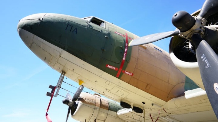 Τρία θρυλικά αεροπλάνα, Spitfire, Harvard και η «βασίλισσα Dakota» της Θεσσαλονίκης, θα επιστρέψουν στους ελληνικούς ουρανούς