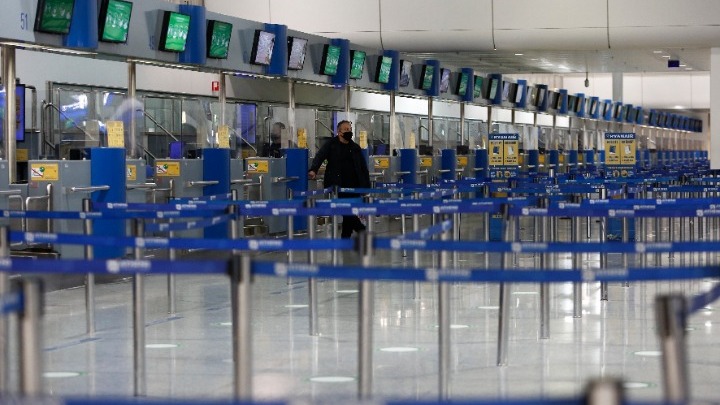 Υποχρεωτική 7ήμερη καραντίνα για όσους φτάνουν από το εξωτερικό