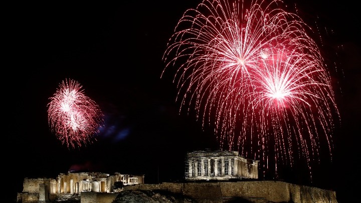 Ήσυχα και ιδιωτικά γιόρτασε ο πλανήτης την έλευση του 2021