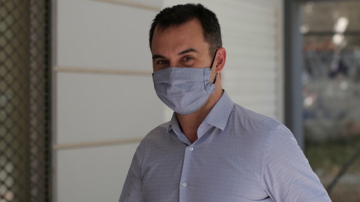 Αλ. Χαρίτσης: «Έστω και τώρα η κυβέρνηση οφείλει να λάβει στοχευμένα μέτρα για την αντιμετώπιση του κορονοϊού στους χώρους εργασίας»