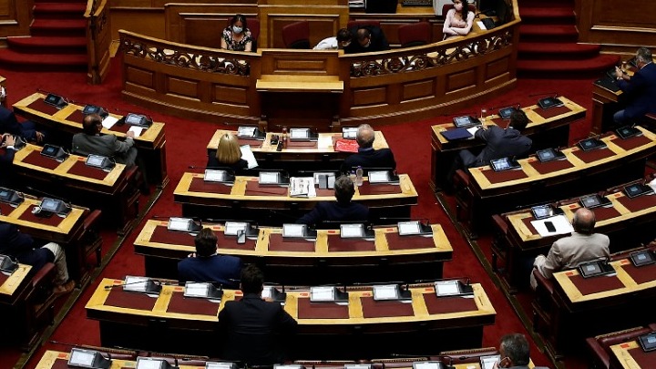 Βουλή: Αντιπαράθεση κυβέρνησης με ΣΥΡΙΖΑ, για τα media και τη «Μήδεια»