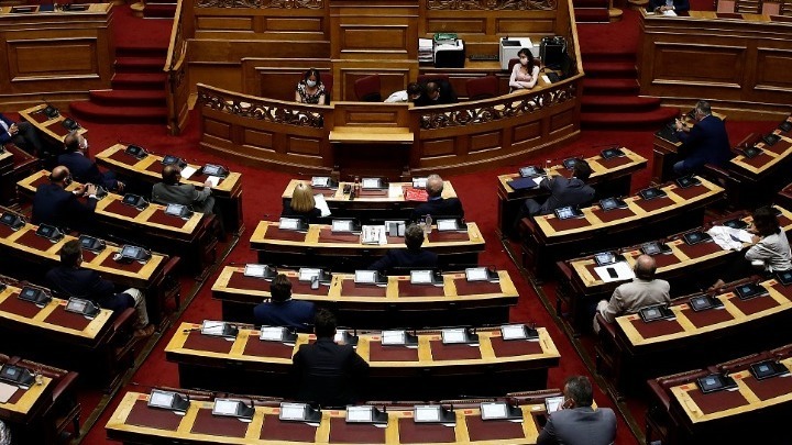Βουλή: Διαψεύδει ο υφ. Προστασίας τις καταγγελίες για επίθεση των ΜΑΤ στη Σ. Σακοράφα