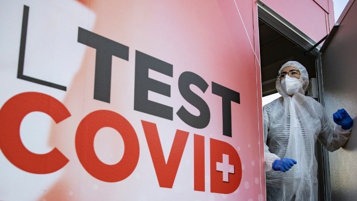 Βρετανία-ITV: Όλοι οι ταξιδιώτες θα υποβάλλονται δύο φορές σε τεστ μετά την άφιξή τους στη χώρα