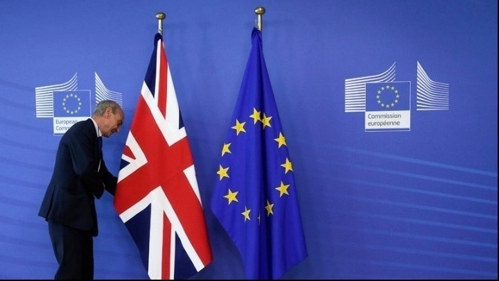 Brexit: Η Κομισιόν προτείνει παράταση της προσωρινής εφαρμογής της συμφωνίας