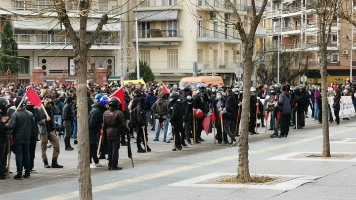 Ένταση στην πορεία κατά του νομοσχεδίου του υπ.Παιδείας
