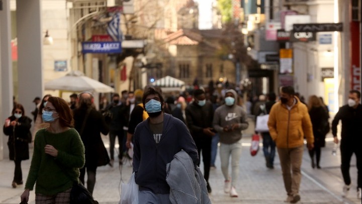 Focus Bari: Μεγαλύτερη η ικανοποίηση στην Ελλάδα από τις οικογενειακές σχέσεις, μικρότερη από τις κοινωνικές και ερωτικές