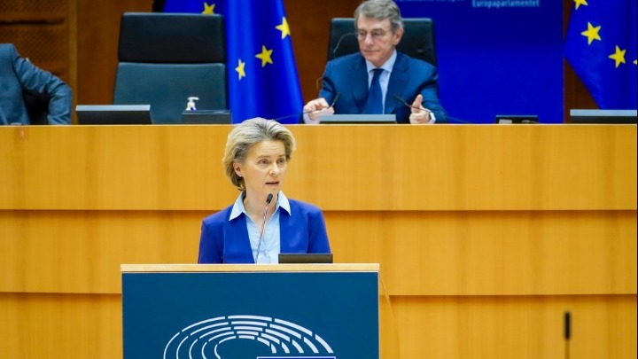 Φον ντερ Λάιεν: Υπήρξε μεγάλη αισιοδοξία σχετικά με τη μαζική παραγωγή εμβολίων