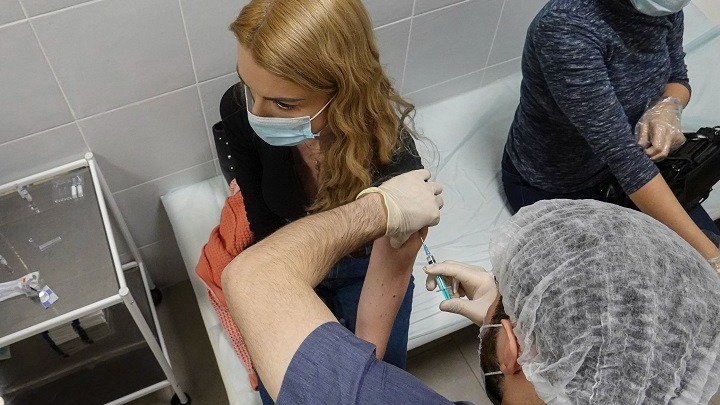 Γερμανία: Yπέρ του να εξετασθεί η έγκριση εμβολίων, για παράδειγμα από τη Ρωσία και την Κίνα, τάσσεται το CSU