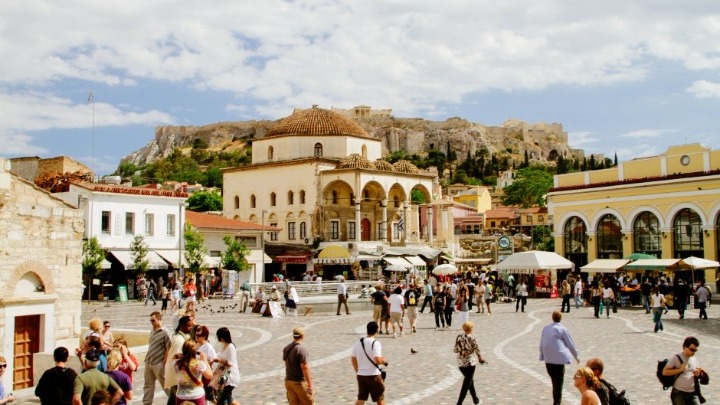 Η Αθήνα εξακολουθεί να γοητεύει και να κερδίζει σύμφωνα με έρευνα της ΕΞΑΑΑ