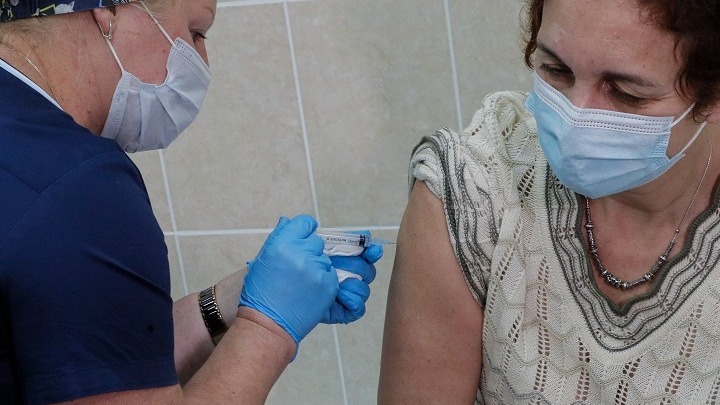 Η Ρωσία δήλωσε ότι είναι σε θέση να εξασφαλίσει το εμβόλιο Sputnik-V σε 700 εκατ. ανθρώπους