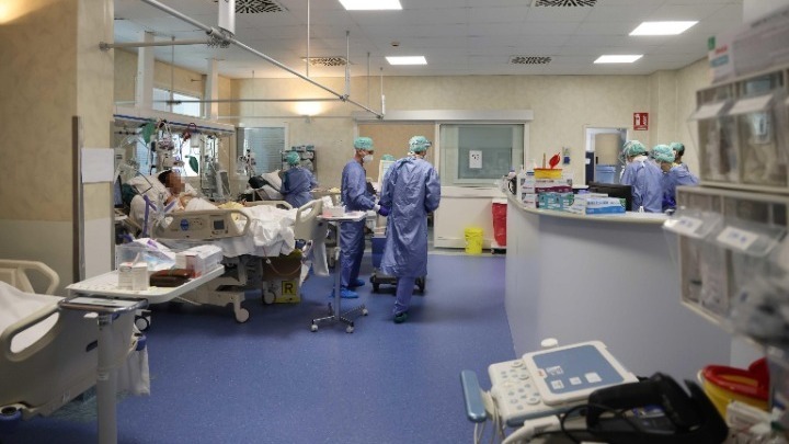 Η «βρετανική» μετάλλαξη αυξάνεi περίπου 35% τον κίνδυνο θανάτου