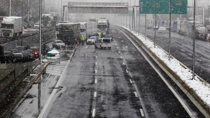 Κλειστή μέχρι τις 7 το πρωί η εθνική οδός Αθηνών – Λαμίας