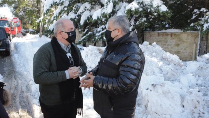 Με 6 συνεργεία και 25 μελές προσωπικό η Περιφέρεια Αττικής επιχειρεί στο Διόνυσο και σε άλλους δήμους