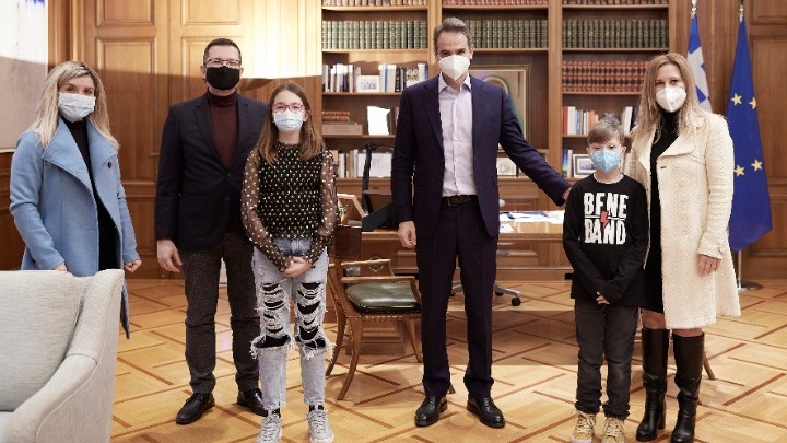 Με παιδιά που νίκησαν τον καρκίνο συναντήθηκε ο πρωθυπουργός