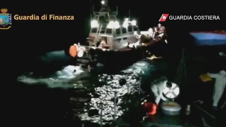 Οι ιταλικές αρχές διέσωσαν 47 μετανάστες, μετά το ναυάγιο του πλεούμενου στο οποίο επέβαιναν