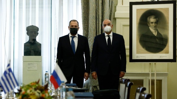 Eπικοινωνία Ν. Δένδια – Σ. Λαβρόφ, στο επίκεντρο οι σχέσεις Ελλάδας – Ρωσίας
