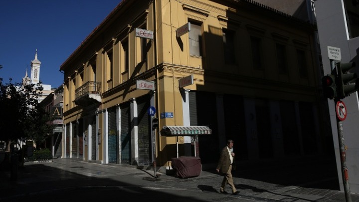 Ποιες περιοχές μπαίνουν από σήμερα στο κόκκινο και ποιες παραμένουν στο “βαθύ” κόκκινο