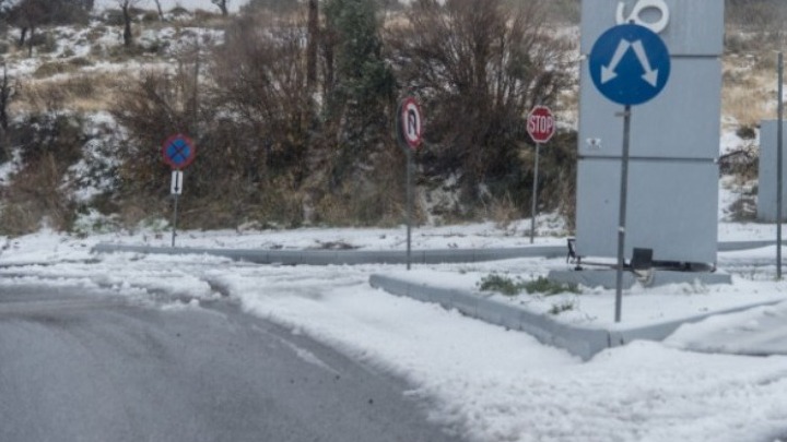 Πυκνές χιονοπτώσεις στην Αττική έως το βράδυ της Τρίτης