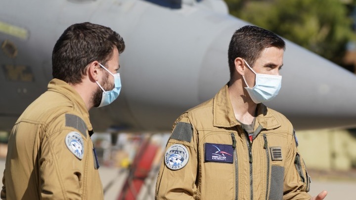 «SKYROS 2021»: Οι Γάλλοι ιπτάμενοι και …το ελληνικό νησί με τα αλογάκια