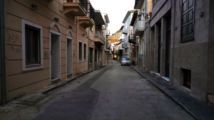 Στο επίπεδο πολύ αυξημένου κινδύνου από σήμερα οι Π.Ε. Αχαΐας και Ευβοίας – Τα μέτρα που ισχύουν